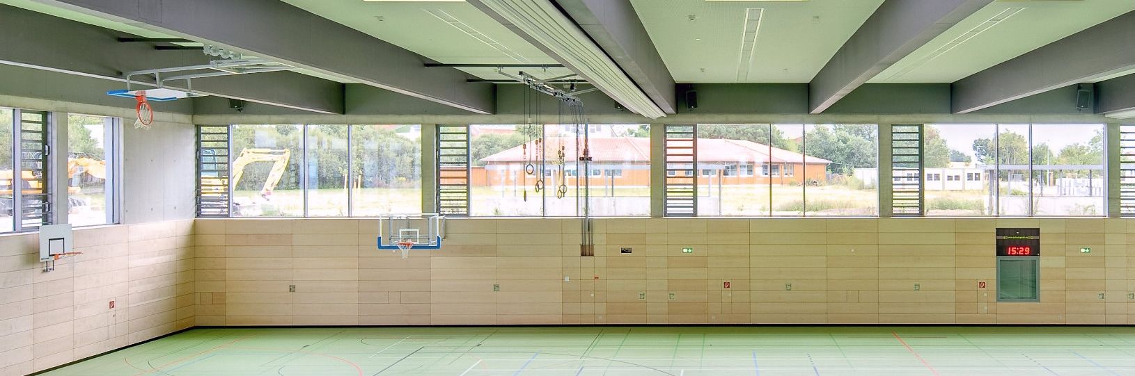 Einsatz HAHN Lamellenfenster Tairmo in der Turnhalle des Gymnasium Wendelstein